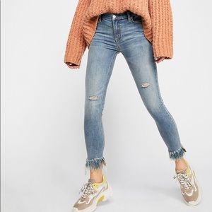 FINAL SALE! FREE PEOPLE Great Heights Frayed jeans
